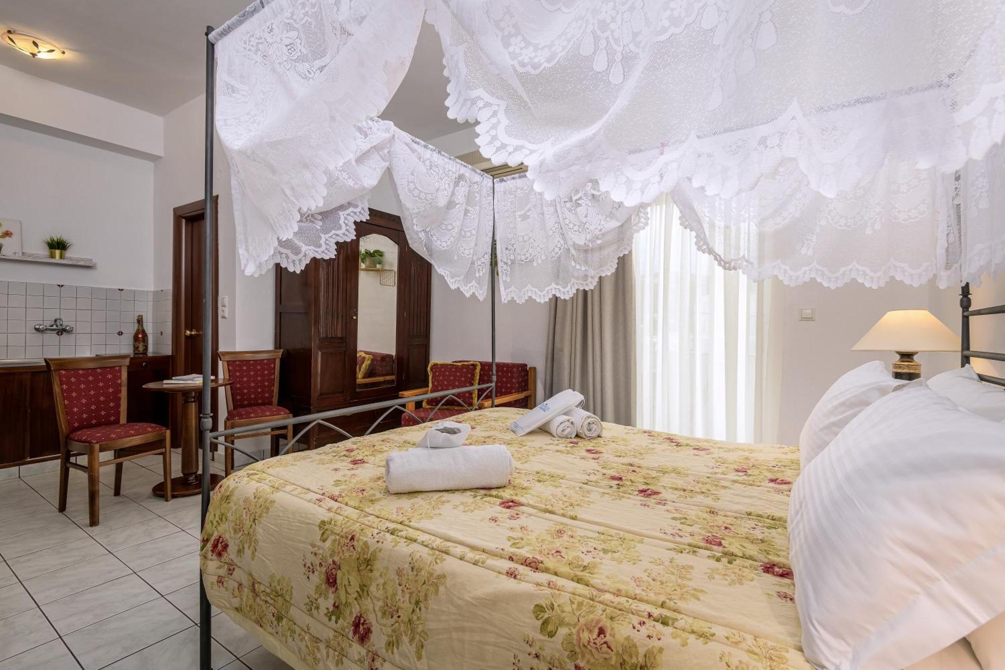 Grikos Hotel Patmos Town Exterior photo